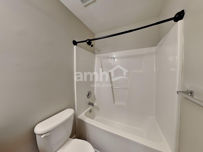 Building Photo - 2001 Moonstone Ln