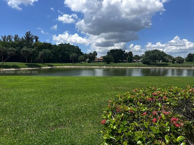 Building Photo - 3310 Pinewalk Dr N