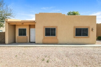 Building Photo - 2300 E Magma Rd