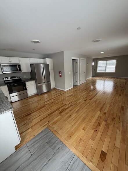 Building Photo - 27 Jefferson St