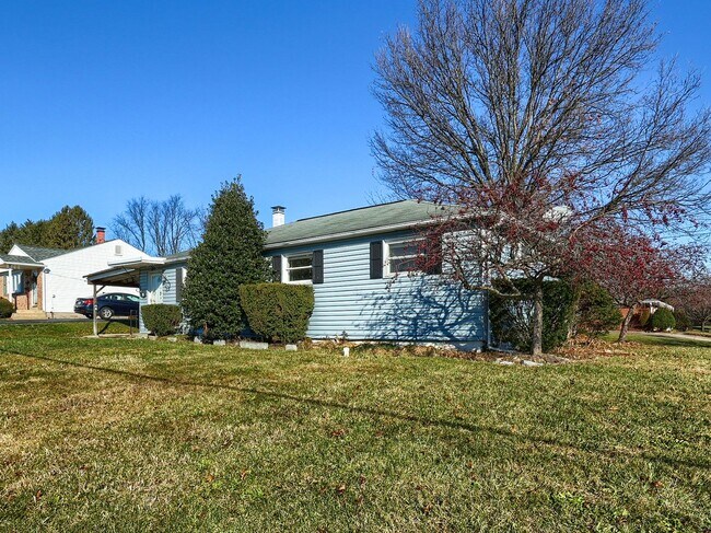 Building Photo - 3 Bedroom Ranch in Camp Hill