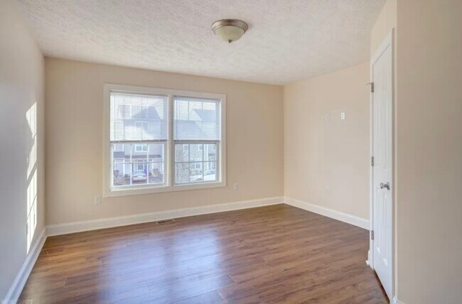 Building Photo - 435 Pin Oak Dr NW