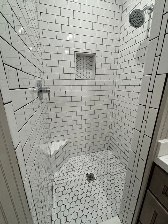 Building Photo - LEASE PENDING!!!! FALL 2026!!! NEWLY REMOD...