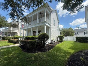 Building Photo - 813 Oak Shadows Rd