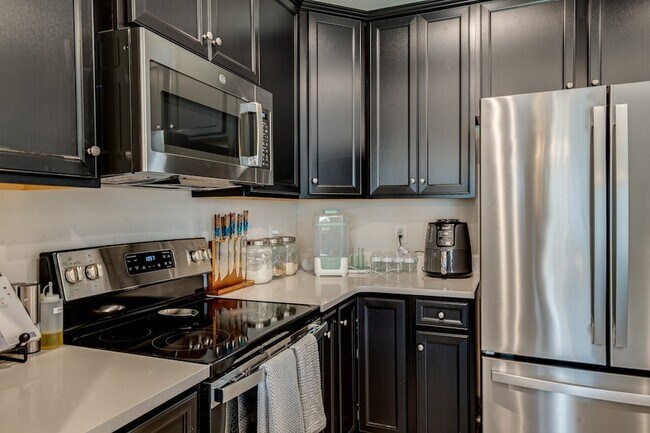 Building Photo - 1232 Savannah Ave