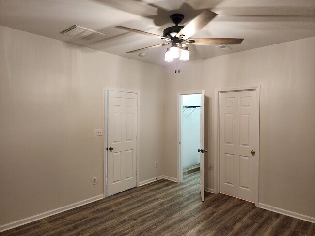 Building Photo - Four bedroom townhome in Caldwell Station