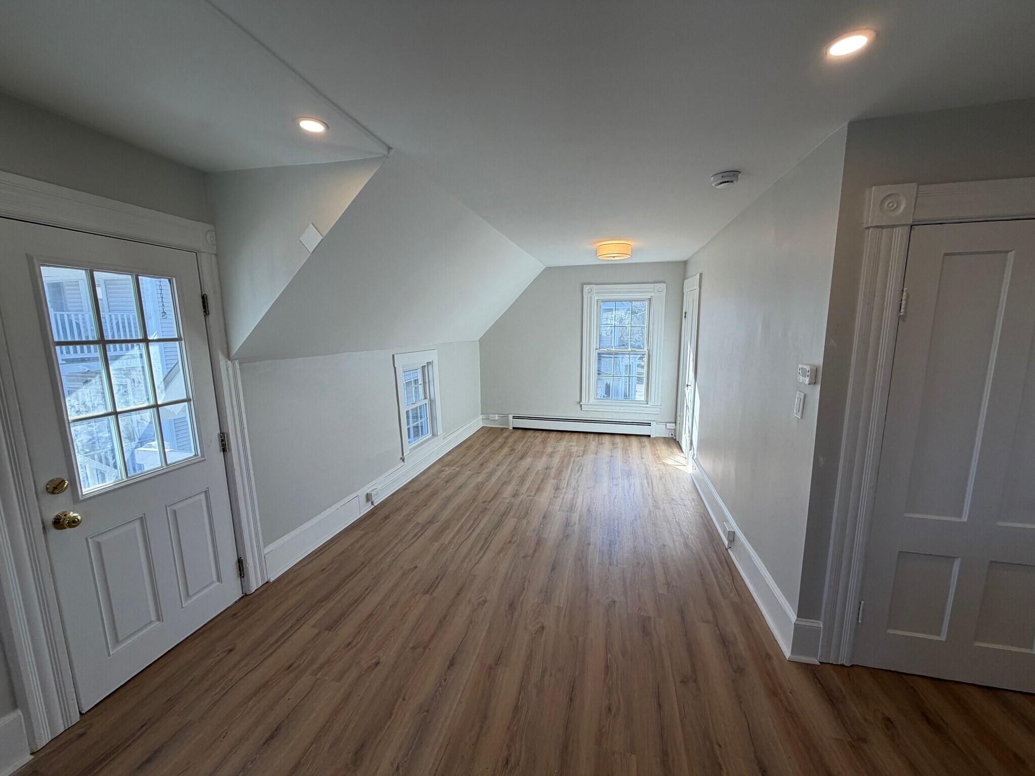 Building Photo - 319 Jewett St