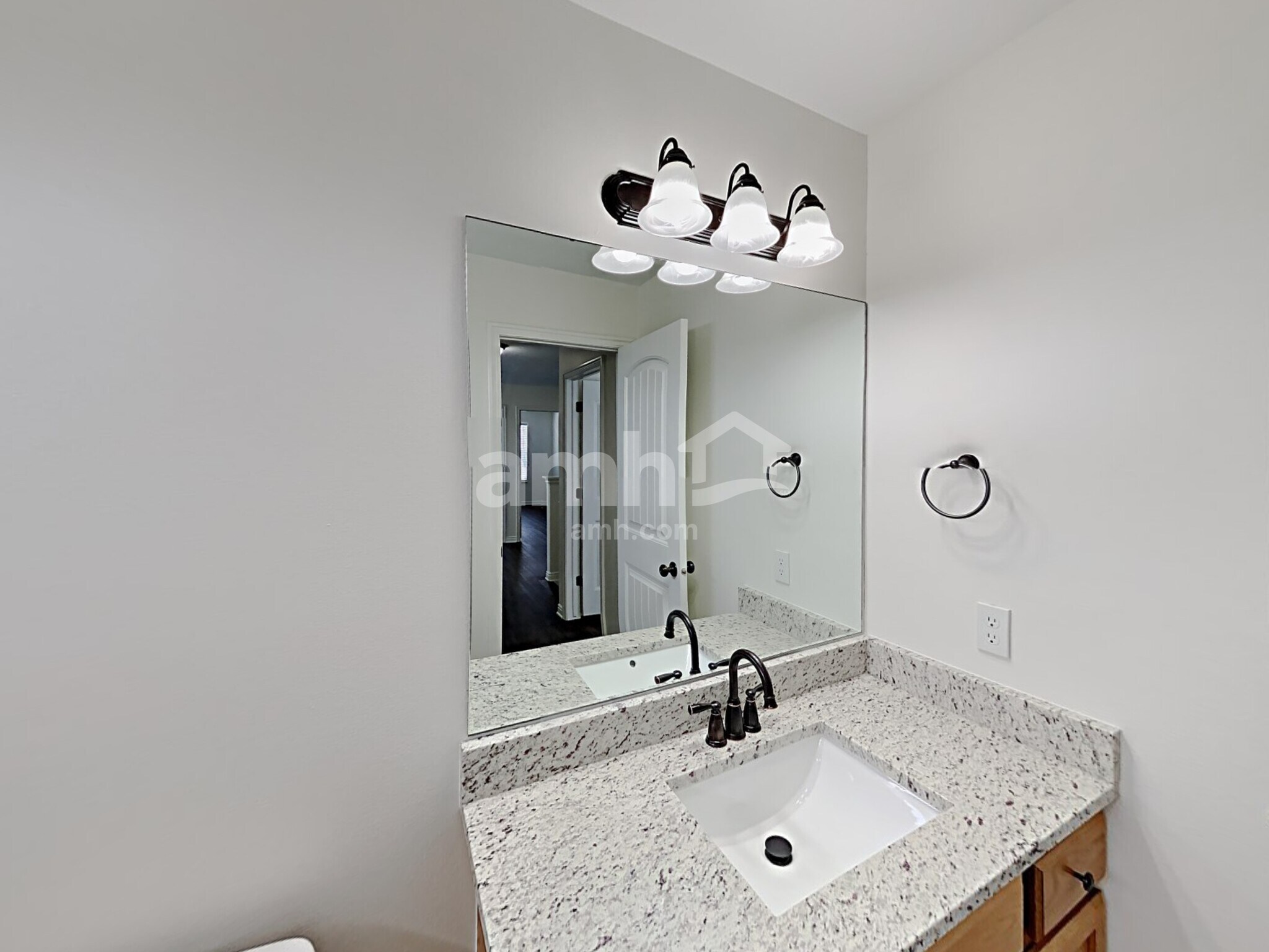 Building Photo - 7506 Addison Ave