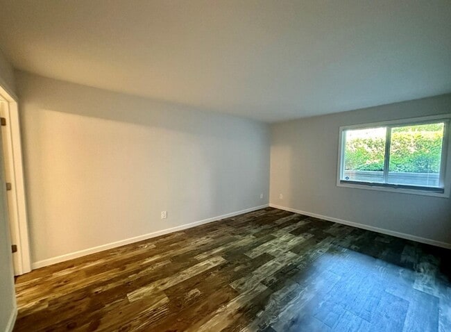 Building Photo - 2bd/1.75ba Kirkland Condo