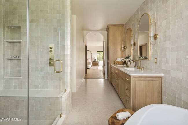 Building Photo - 24005 Clarington Dr