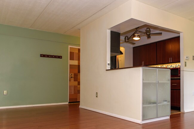 Building Photo - 280 Bridgewater Rd