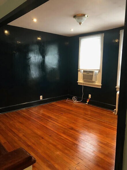 Building Photo - 115 E Laurel Ave