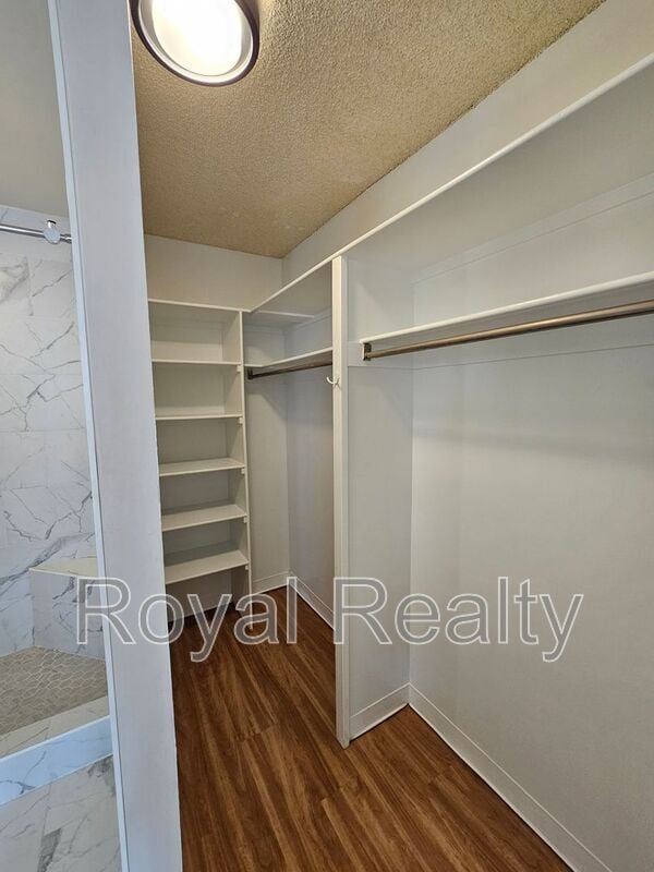 Building Photo - 1925 Kalakaua Ave