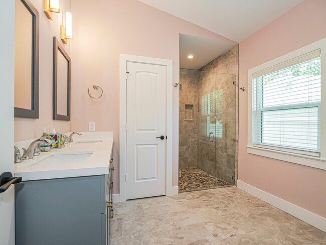 Building Photo - 9340 Frangipani Dr