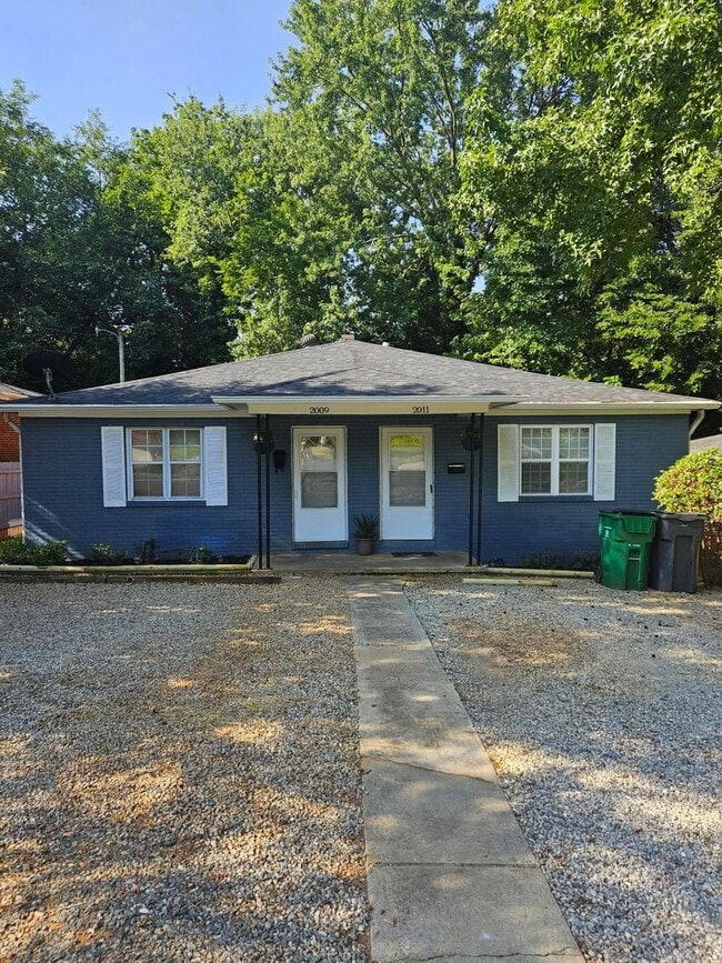 Building Photo - ??MOVE IN SPECIAL??   $500 OFF the first f...