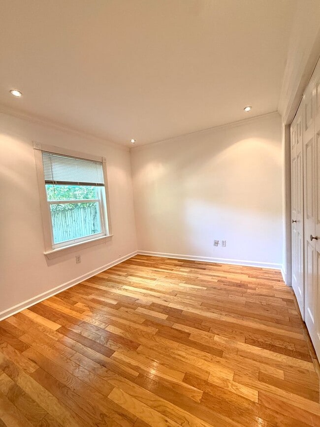 Building Photo - Now Available – Fully Remodeled 3 Bed / 2 ...