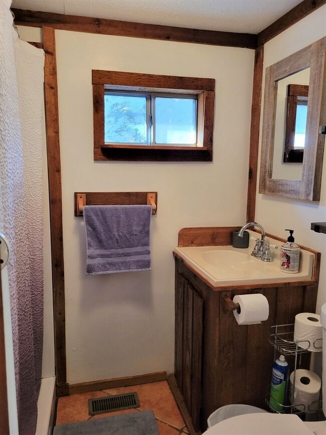 Building Photo - 308-310 Brady Canyon Rd