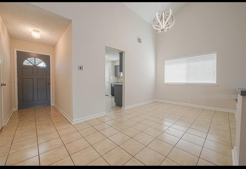 Building Photo - 12423 Tambourine Dr