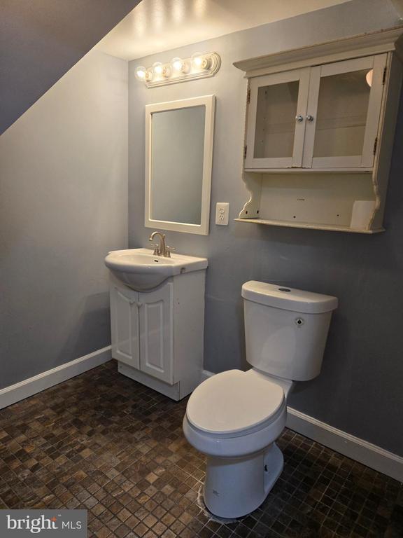 Building Photo - 5520 Duchaine Dr