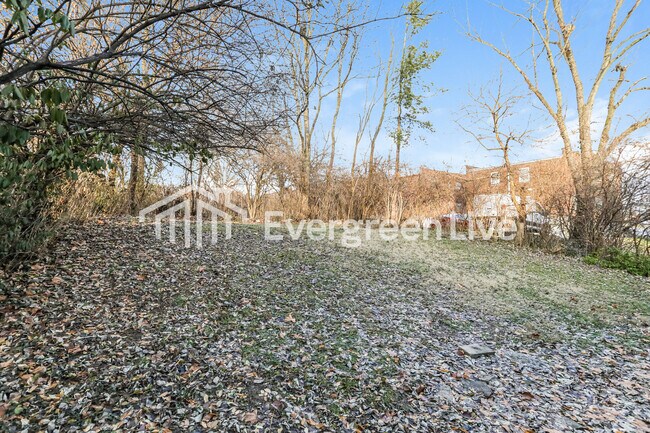 Building Photo - 3316 Robinet Dr