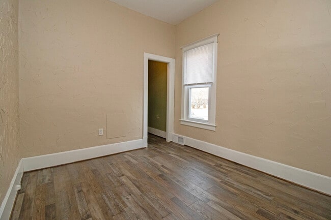 Building Photo - 415 Riverside Ave N