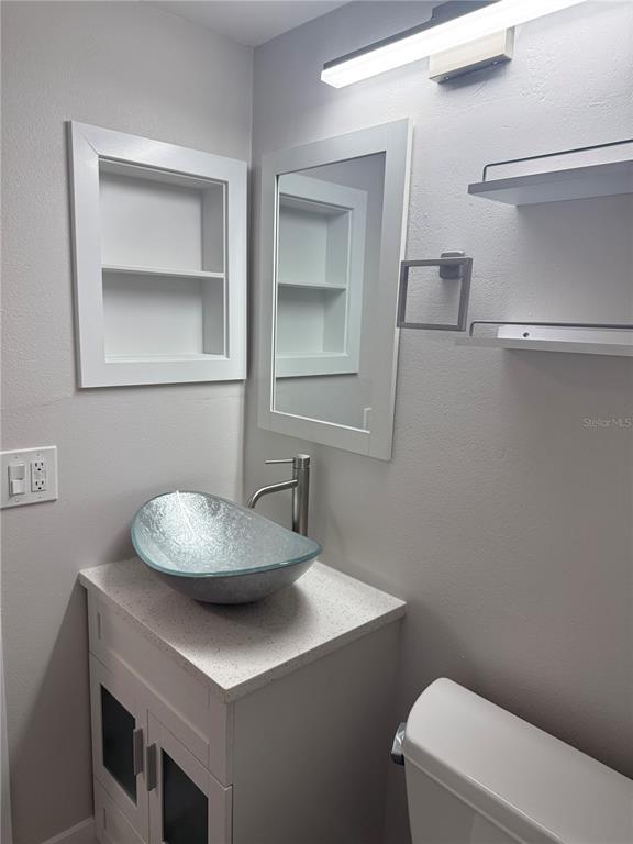 Building Photo - 4700 Cove Cir