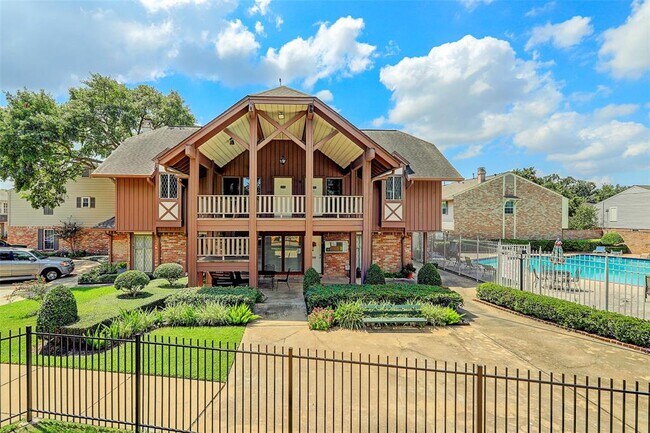 Building Photo - 6326 Chevy Chase Dr