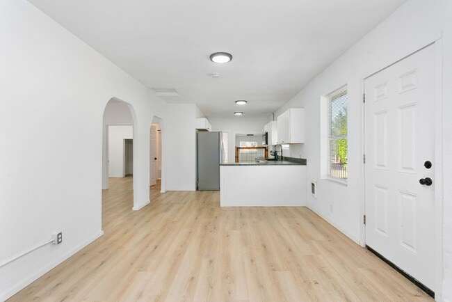 Building Photo - 2014 E 88th St