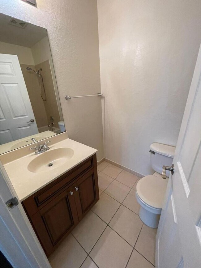 Building Photo - Two bedroom townhouse in gated Sonoma Bay ...