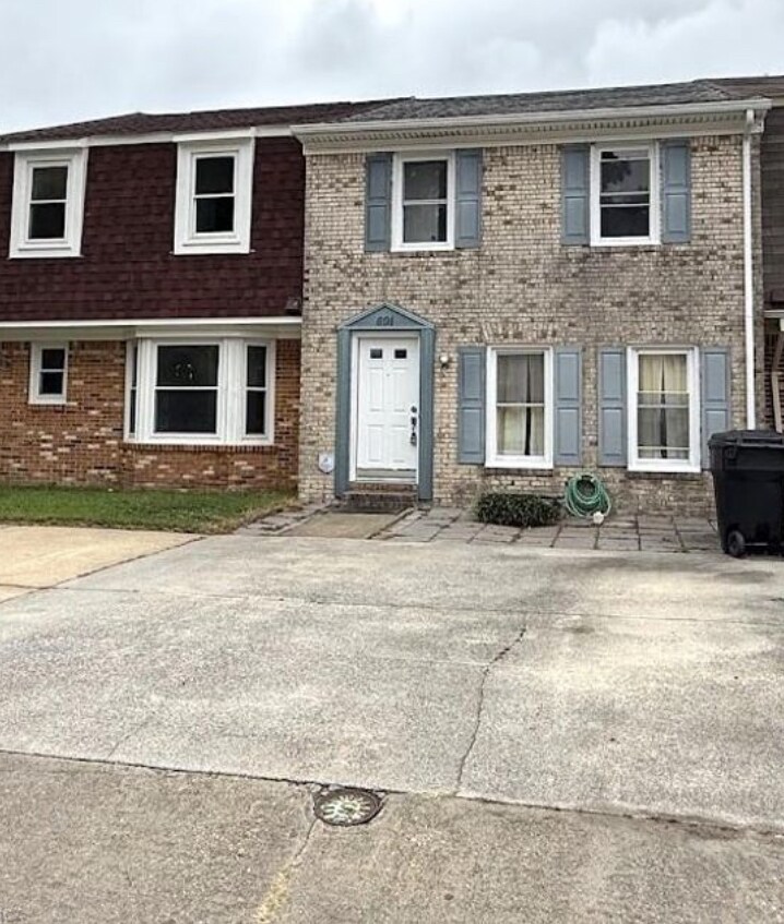 Building Photo - 691 Biltmore Dr