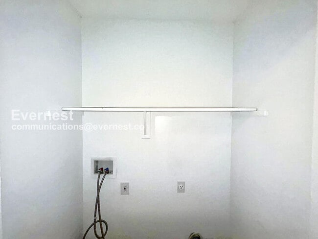 Building Photo - 7036 Foxhall Dr