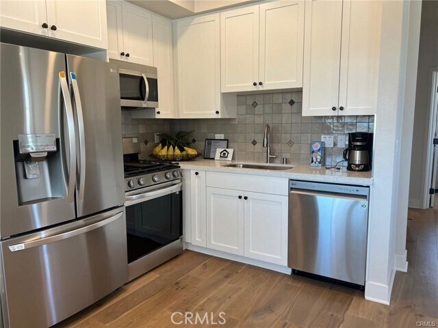 Kitchen - 2043 Lincoln Ave