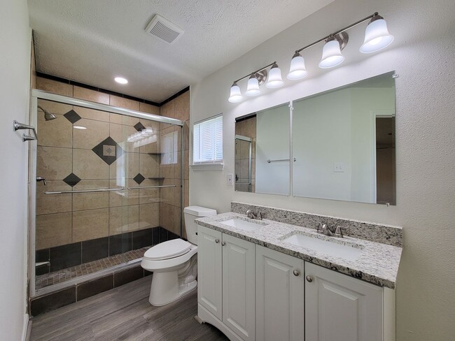 Building Photo - This fully renovated 3-bedroom, 2-bath home features a modern kitchen, large master suite with a ...