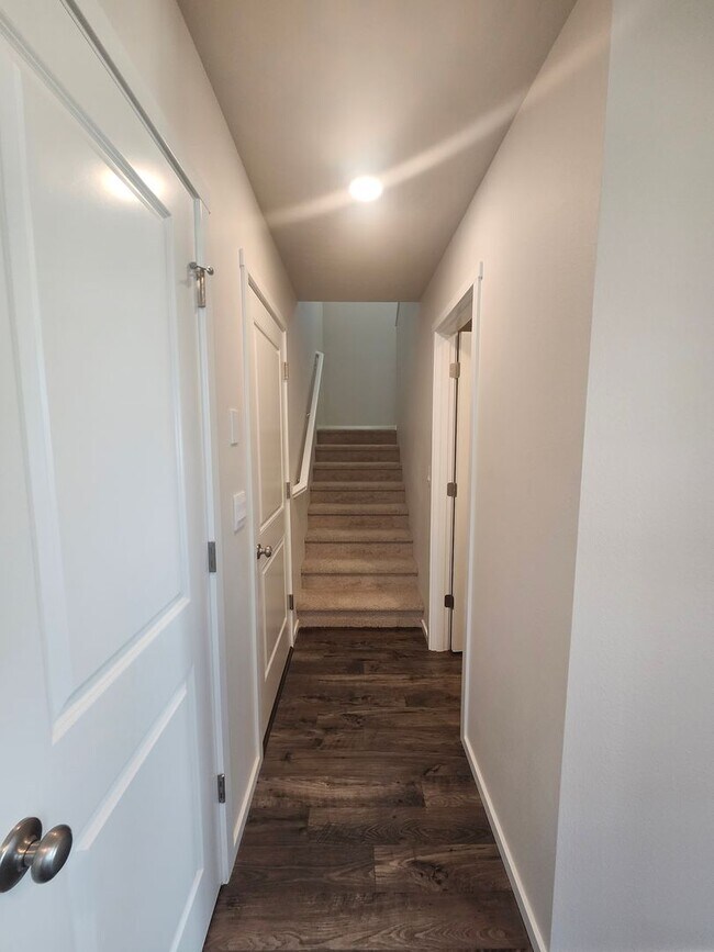 Building Photo - Brand New Construction! 4 bed/2.5 ba Townh...