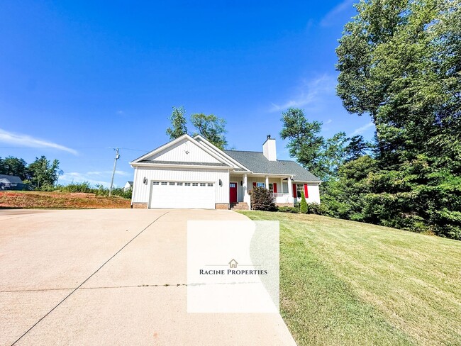 Building Photo - Beautiful Home in Greer, SC