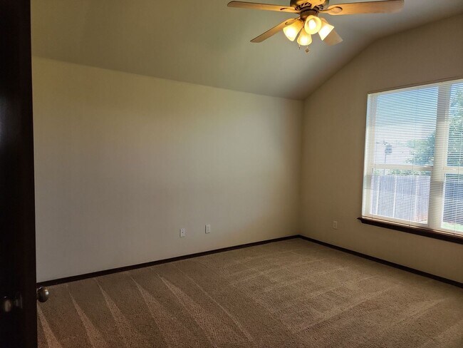 Building Photo - 2416 Arbor Dr