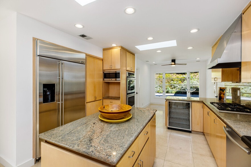 Building Photo - 341 Surfview Dr