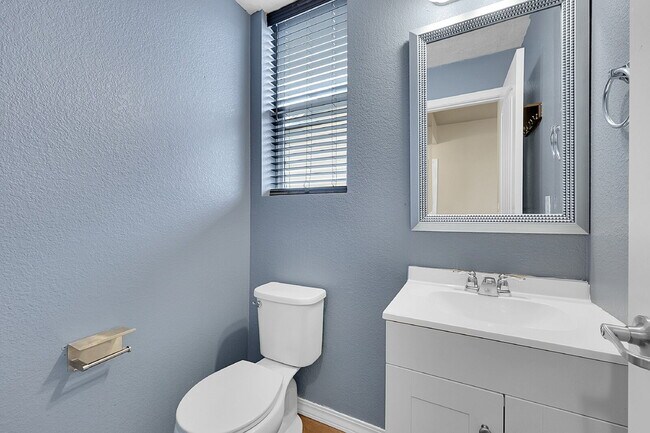 Building Photo - $2,795 - 3 Bed, 2.5 Bath Home with Fenced ...
