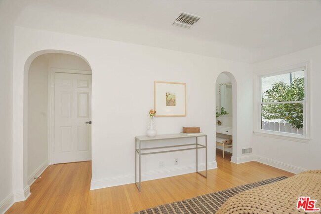 Building Photo - 4712 Burnet Ave