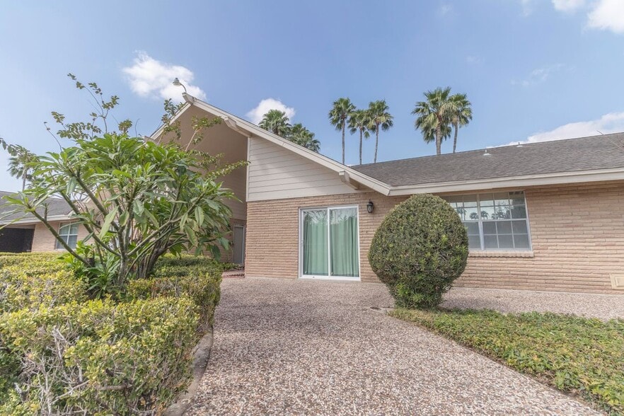 Building Photo - 601 Hibiscus Ave