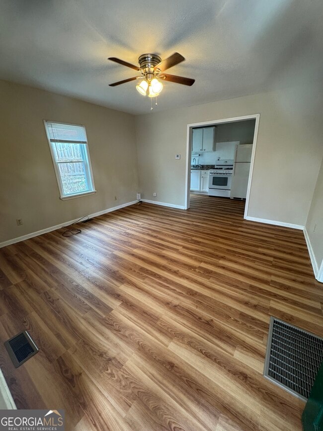 Building Photo - 105 Mechanic St SE