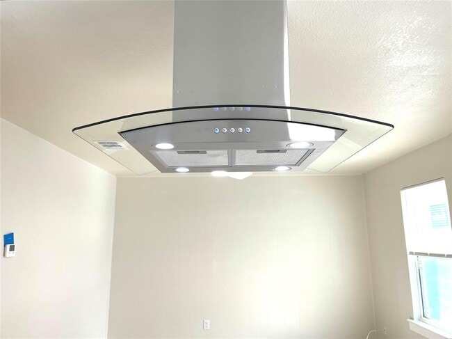 Building Photo - 6510 Hickman Ave