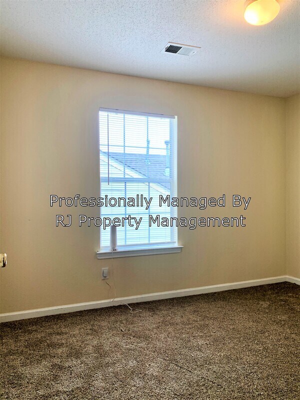 Building Photo - 4847 Royal Run Dr