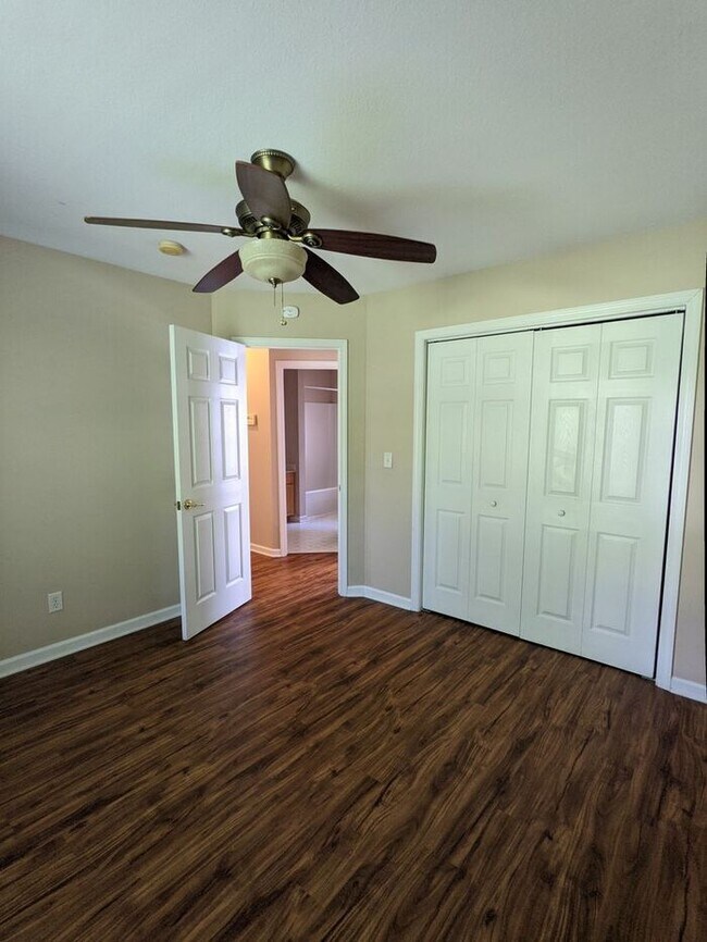 Building Photo - Woodfin Rental!