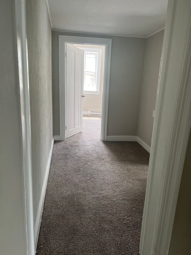 Building Photo - 2 bedroom 1 bathroom located in the heart of Carlisle