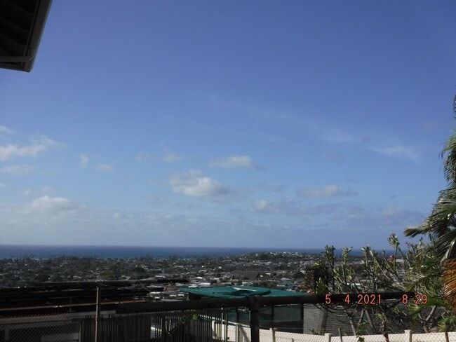 Building Photo - Kahala Hts Cottage 2 / 1 / garage