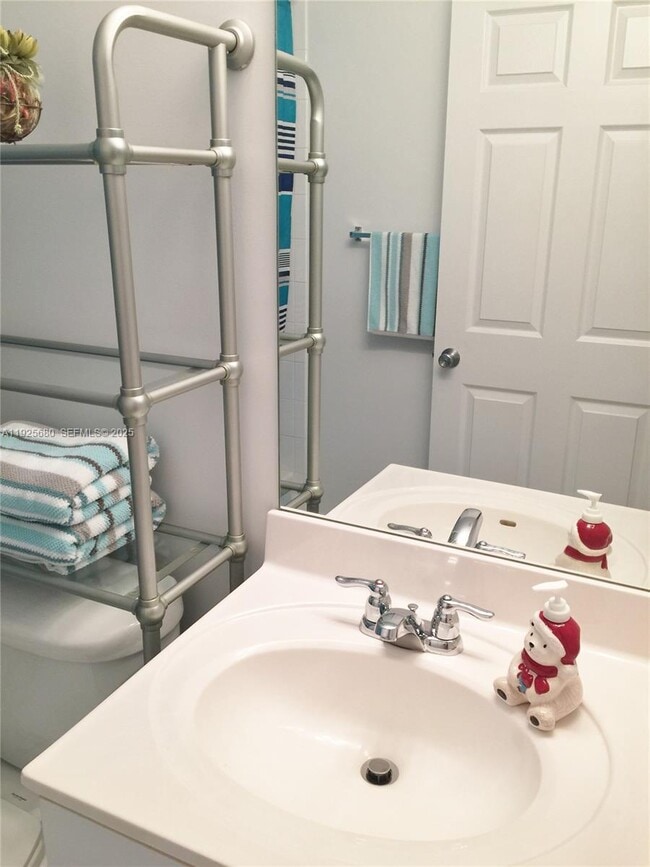 Building Photo - 8940 NE 8th Ave