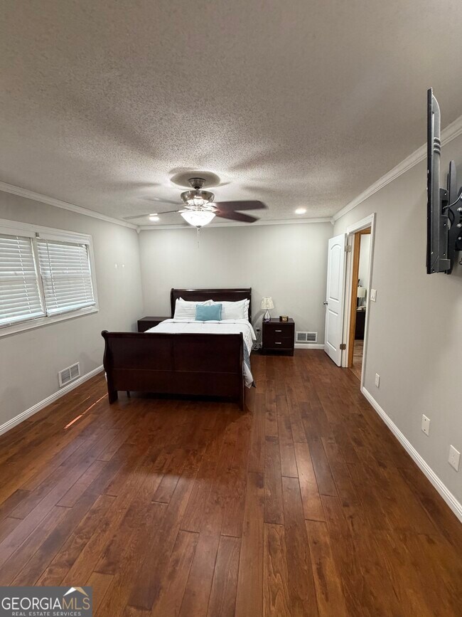 Building Photo - 105 Braemar Dr
