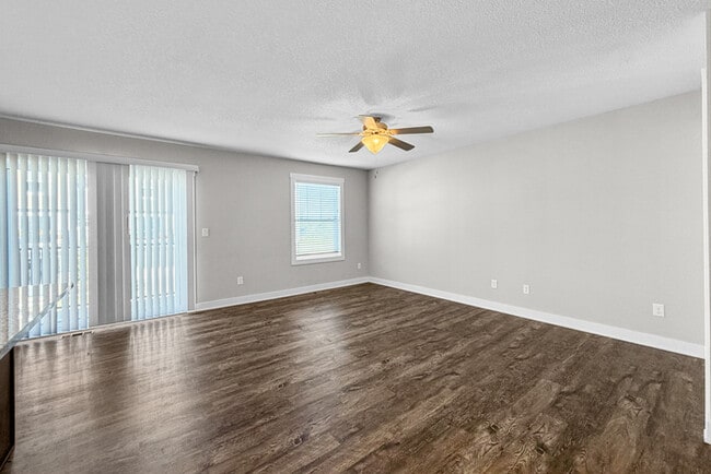 Building Photo - 2720 NW Casey Jones Ln