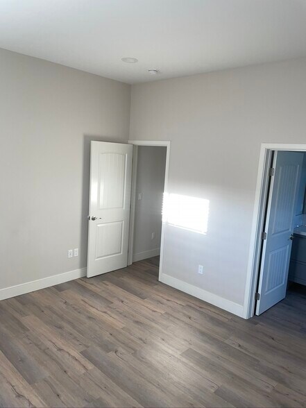 opposite look master bedroom - 6227 Atoll Ave